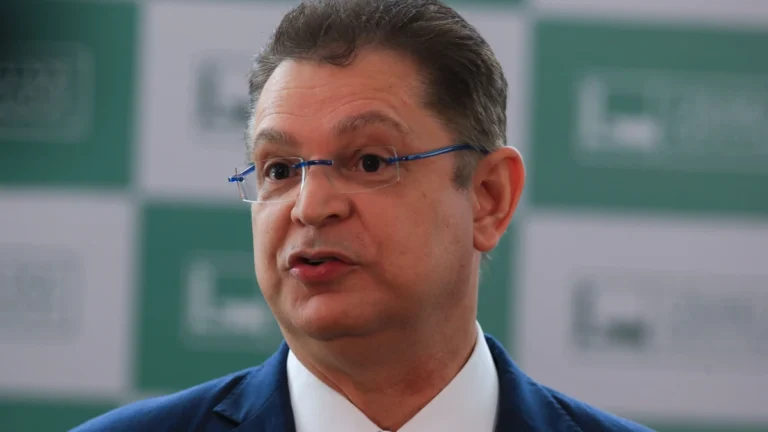 Líder do PL participa de vigília após condenação de Bolsonaro