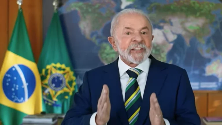 Em pronunciamento, Lula critica “traidores da pátria” por “ataques” ao país