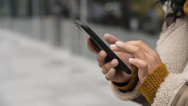 Passar três dias longe do celular pode mudar seu cérebro, sugere estudo