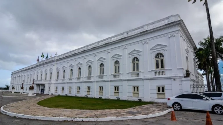 Previsão indica tempo parcialmente nublado e possibilidade de chuvas leves