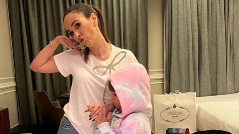 Tata Werneck chora ao citar ausência na rotina da filha: “Muito culpada”