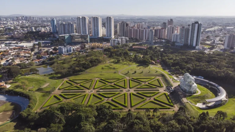 Curitiba enfrentará semana com contrastes climáticos e períodos de chuva