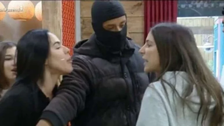 A Fazenda 17: Expulsão? Record toma decisão após briga de Martina e Tamires