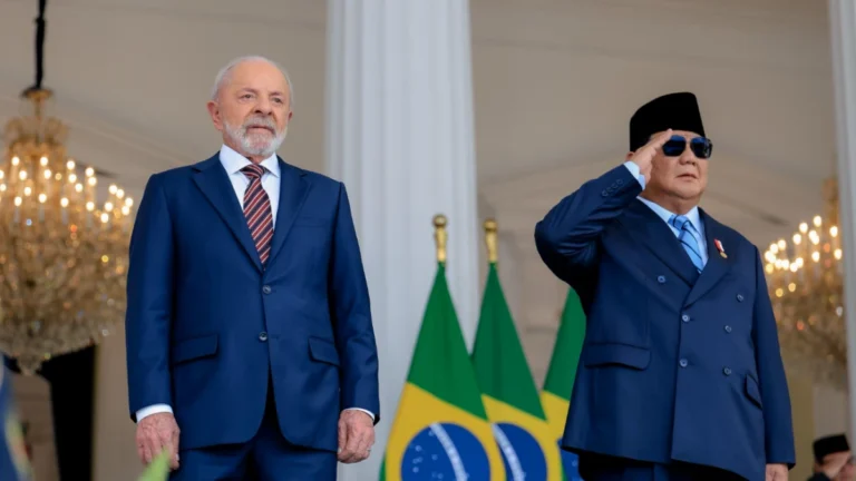 Lula é recebido no Palácio Merdeka para reunião com presidente da Indonésia