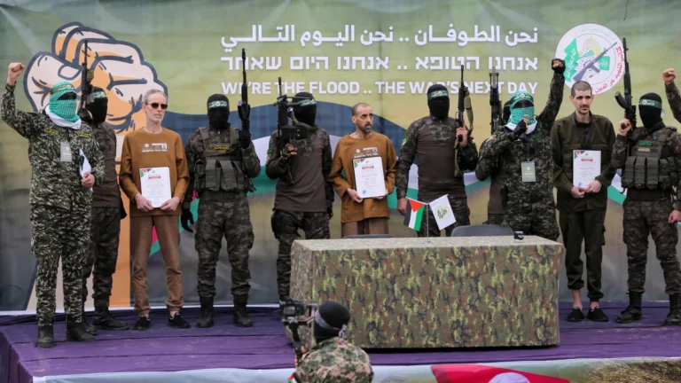 Trump diz que reféns do Hamas devem ser libertados na segunda-feira (13)