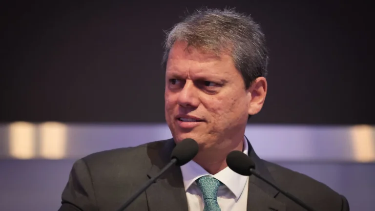Tarcísio: “No dia que começarem a falsificar Coca-Cola, vou me preocupar”