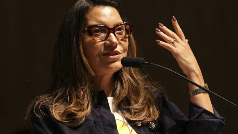 Janja monta agenda de viagens para aproximar governo de evangélicos