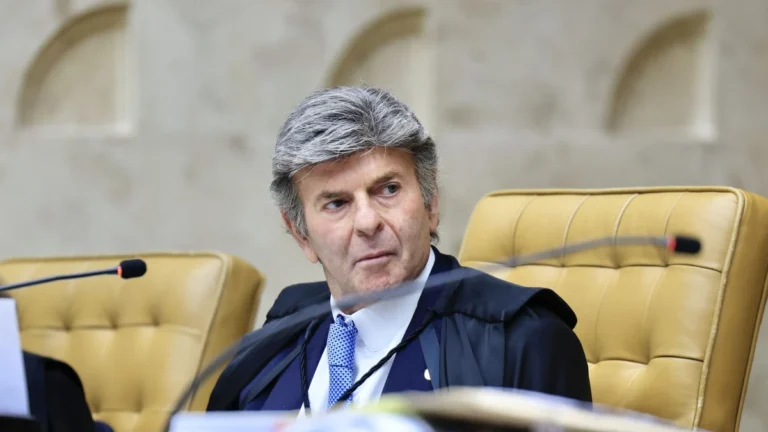 Fux manifesta a Fachin interesse de trocar Primeira por Segunda Turma