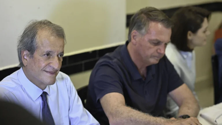Após volta de investigação, Moraes barra visita de Valdemar a Bolsonaro