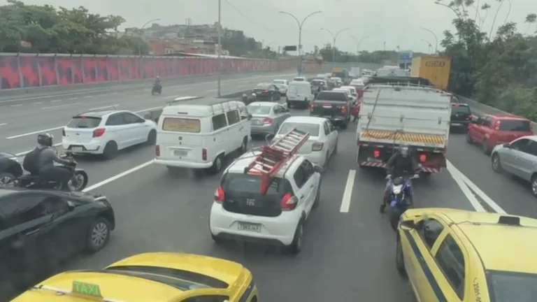 Megaoperação contra o CV fecha Linha Vermelha no RJ
