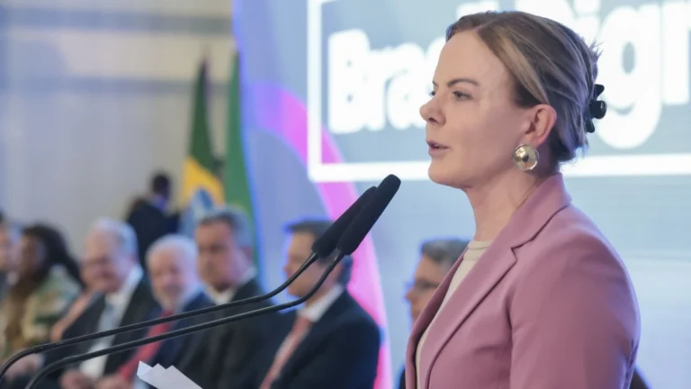 Após operação, Gleisi cobra Congresso por aprovação da PEC da Segurança