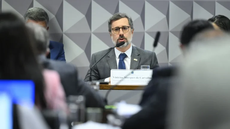 Ministro diz que em prol de sigilo não alertou governo sobre fraude no INSS