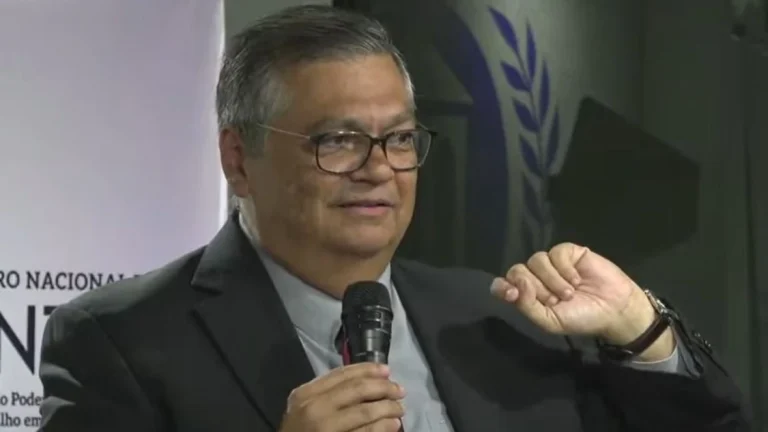STF deve buscar “liberdade regrada” em julgamento da uberização, diz Dino