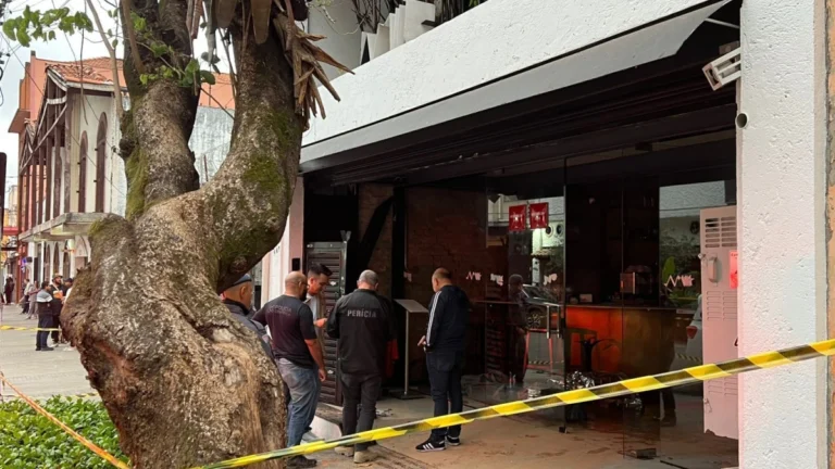 Perícia é realizada em restaurante onde Fogaça é chef após desabamento