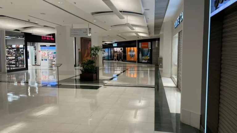 Vídeo: Rio tem ruas vazias e lojas de shopping fechadas após “guerra”