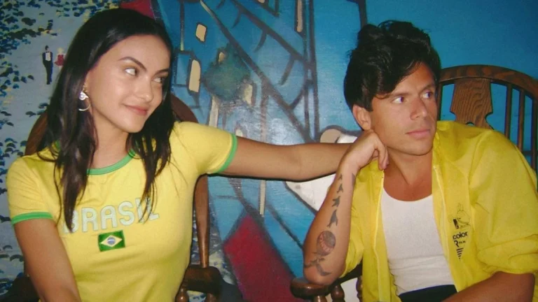 Filhos de brasileiros, Camila Mendes e Rudy Mancuso anunciam noivado