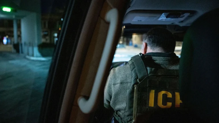 Medo e incerteza: operações de imigração afetam vida dos latinos nos EUA
