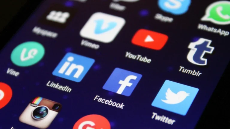 Homem xinga patrão nas redes sociais e acaba demitido por justa causa em SP