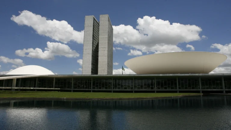 Câmara aprova isenção do IR até R$ 5 mil: saiba o que acontece agora