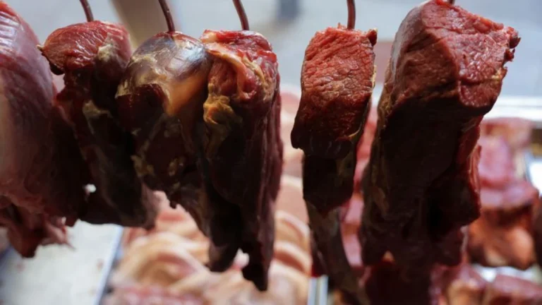 Trump aumenta em 4 vezes tarifas para 80 mil toneladas de carne argentina