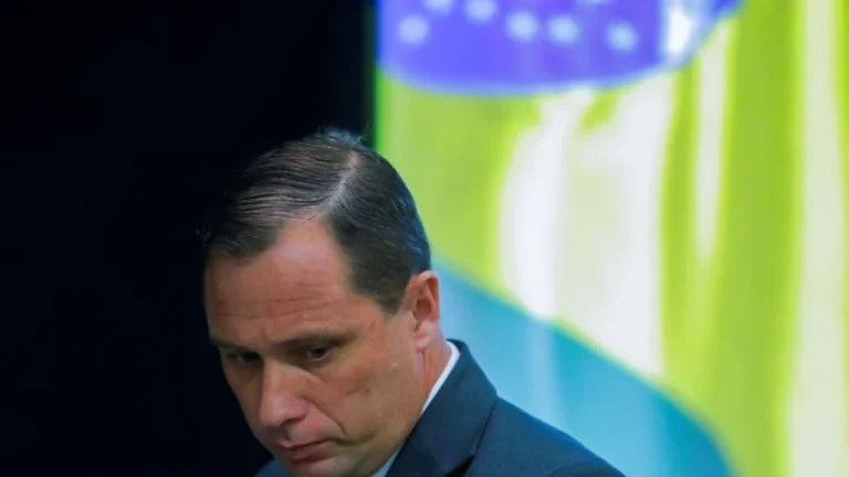 Moraes autoriza Cid ir à festa de avó e ignora pedido de extinção de pena