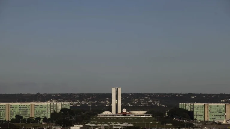 Temperaturas elevadas e chuvas; veja a previsão do tempo para Brasília