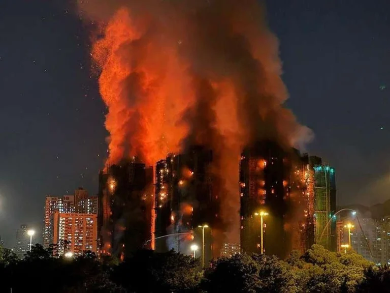 A tragédia do incêndio em Hong Kong que deixou pelo menos 75 mortos: Dava para ver as chamas por dentro