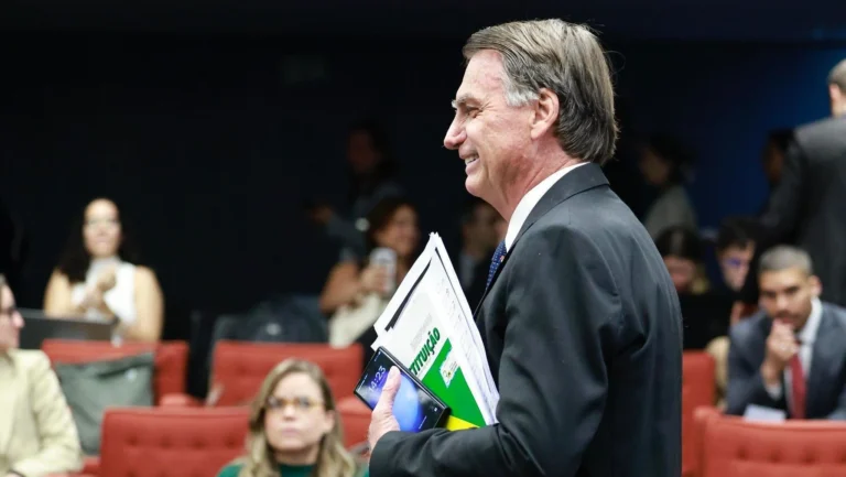Há um ano, PF indiciava Bolsonaro e mais 36 por plano de golpe; relembre