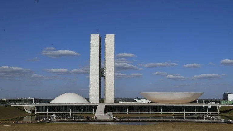 Penas duras e bloqueio nas prisões; veja detalhes do PL Antifacção