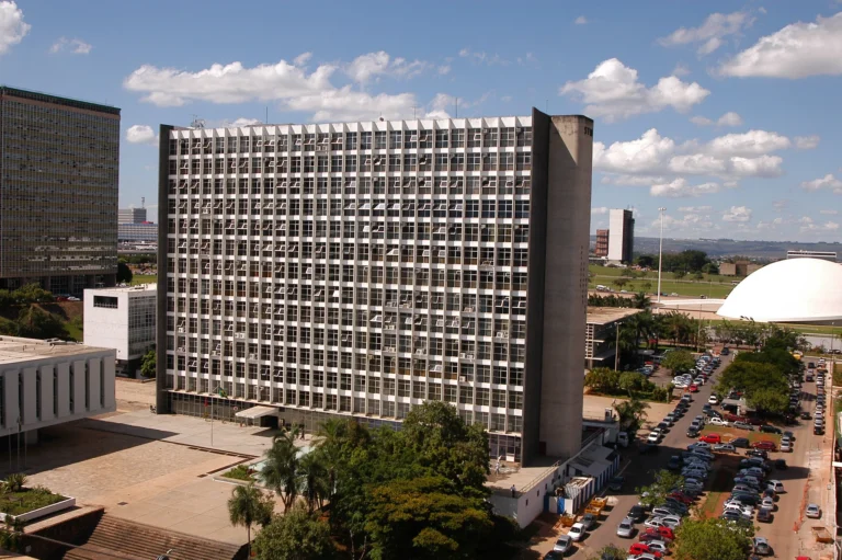 STM recebe ofício do STF e analisará cassação de patentes de generais