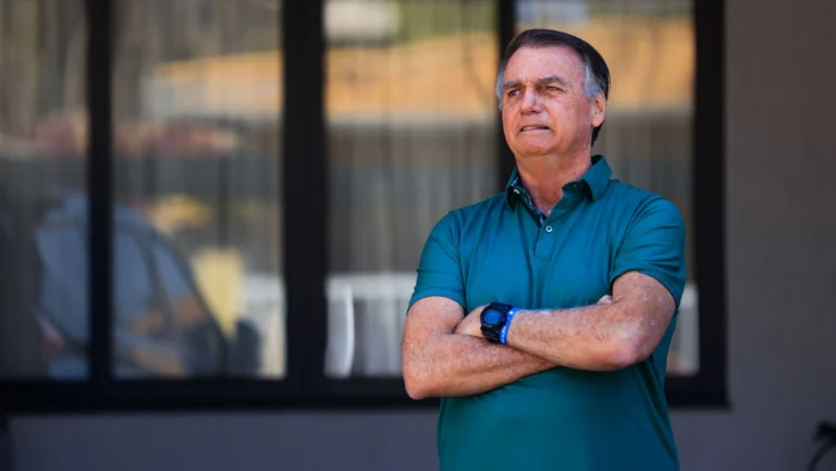 Paranoia e alucinação: as alegações de Bolsonaro para violar a tornozeleira