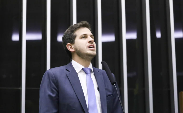 “Ampliação da licença-paternidade chegará com força no Senado”, diz relator