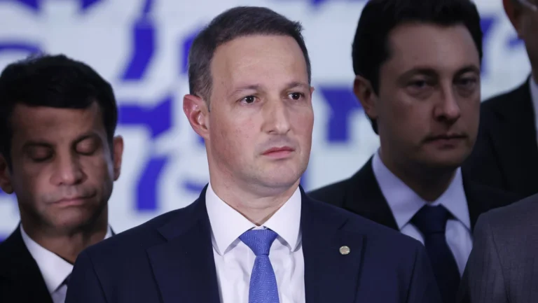 Derrite deixa “recados” para governo em 5ª versão do PL Antifacção
