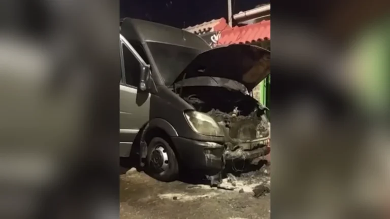 Van de delegação estrangeira da COP30 é incendiada em Belém