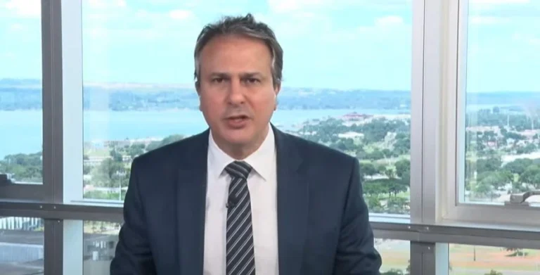 À CNN, ministro diz que afetados por tornado poderão fazer Enem em dezembro