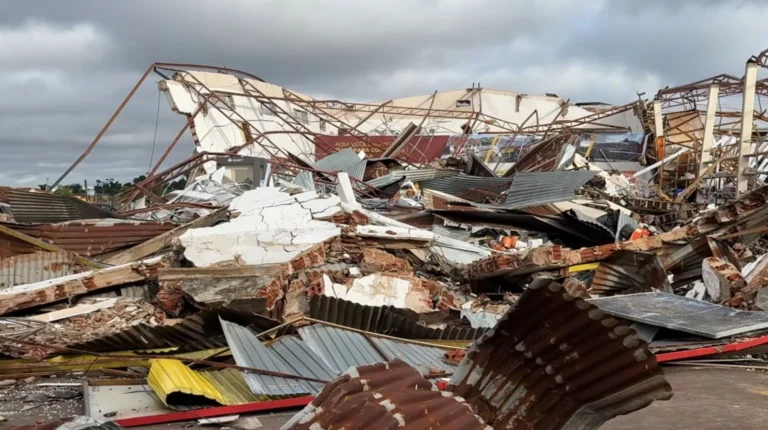 Tornado no Paraná: cidade devastada está sem água e luz