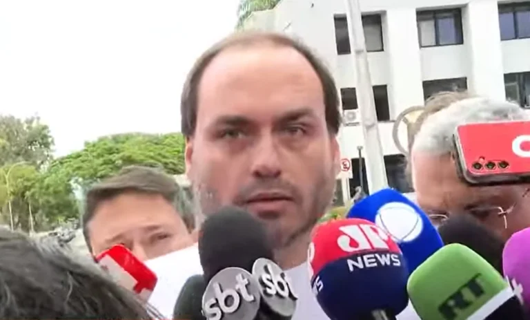 “Saúde emocional vem sendo desgastada”, diz Carlos sobre Bolsonaro