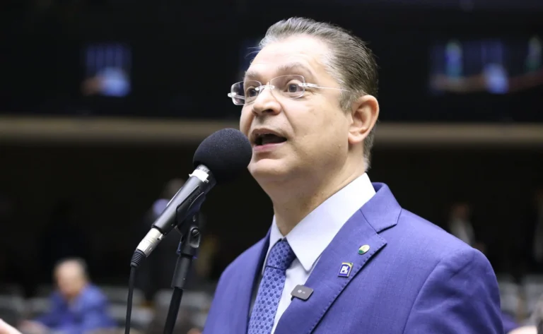 “Denunciaremos Moraes em embaixadas”, diz Sóstenes após prisão de Bolsonaro