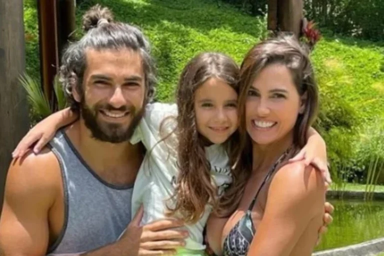 Deborah Secco opina sobre guarda compartilhada da filha: É um desafio