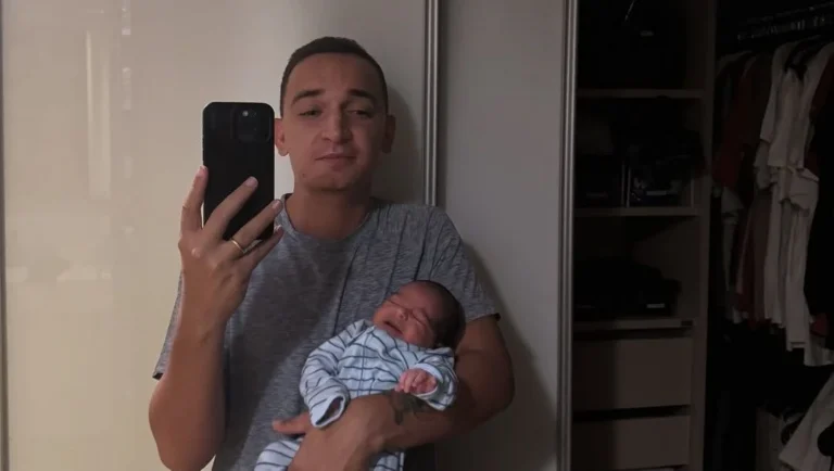João Gomes diz como lida com dois filhos aos 23: “Peão tem que trabalhar”