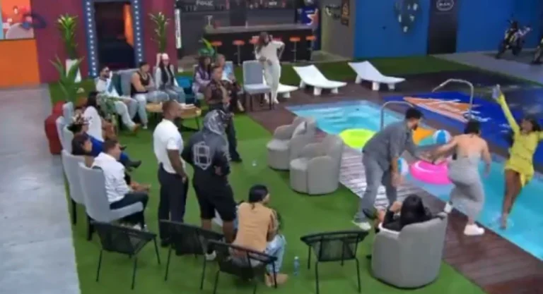Participante desmaia após ser empurrada em piscina por colega em reality; veja