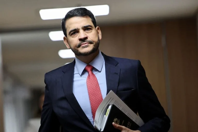 Com 45 anos, Messias poderá ficar no STF até 2055