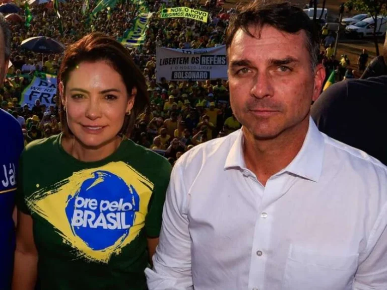 Flávio visita Bolsonaro e diz ter pedido desculpas a Michelle por embate sobre aliança no Ceará