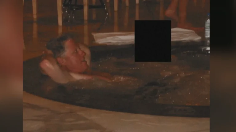 Bill Clinton pede que Trump divulgue arquivos Epstein ligados a ele