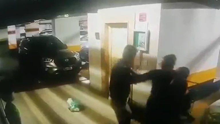 Vídeo: auditor da CGU agride mulher e criança no Distrito Federal