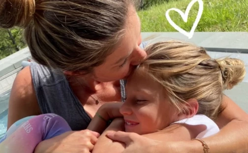 Gisele Bündchen publica foto rara de filha com Tom Brady; veja