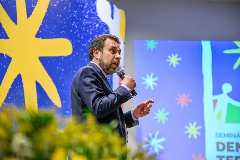 Governo cria comissão para discutir regularização de entregadores por app