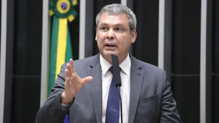 “Vitória do Estado de Direito”, diz líder do PT sobre cassação de Zambelli