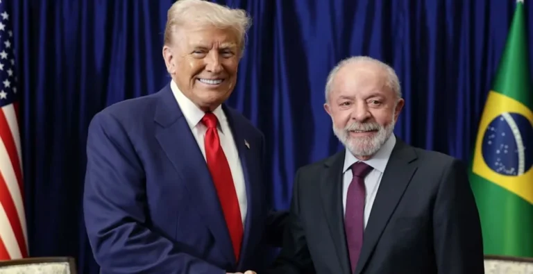 Lula fala sobre fim do tarifaço e exibe foto com Trump
