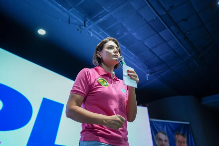PL Mulher adia encontro após afastamento médico de Michelle Bolsonaro